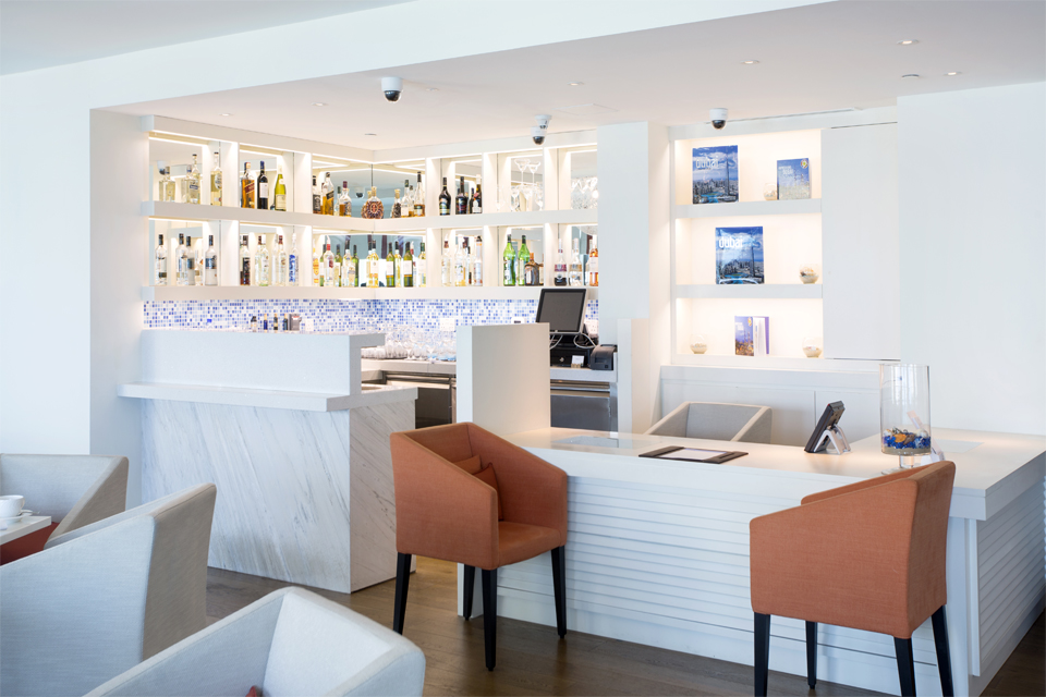 Executive Bar Interior Design - White slated & marble bar counter with built in shelving & artwork & mirrored shelving